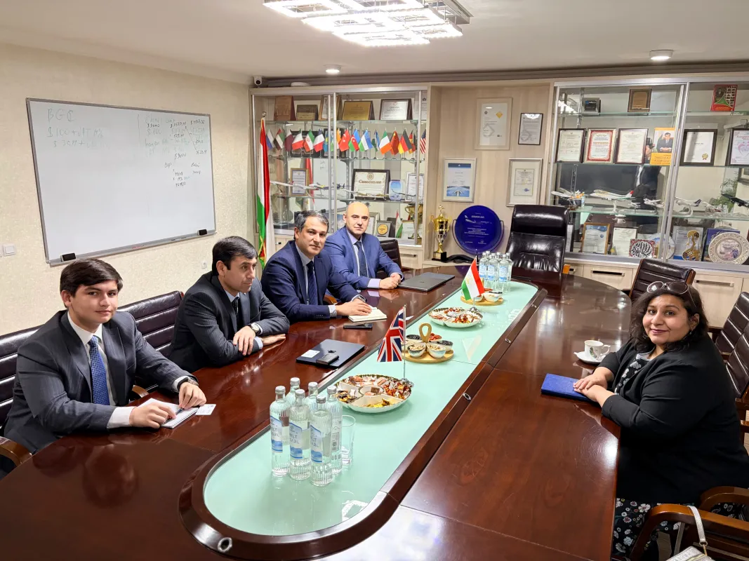 Авиакомпания «Сомон Эйр» обсудила потенциальное сотрудничество с посольством Великобритании