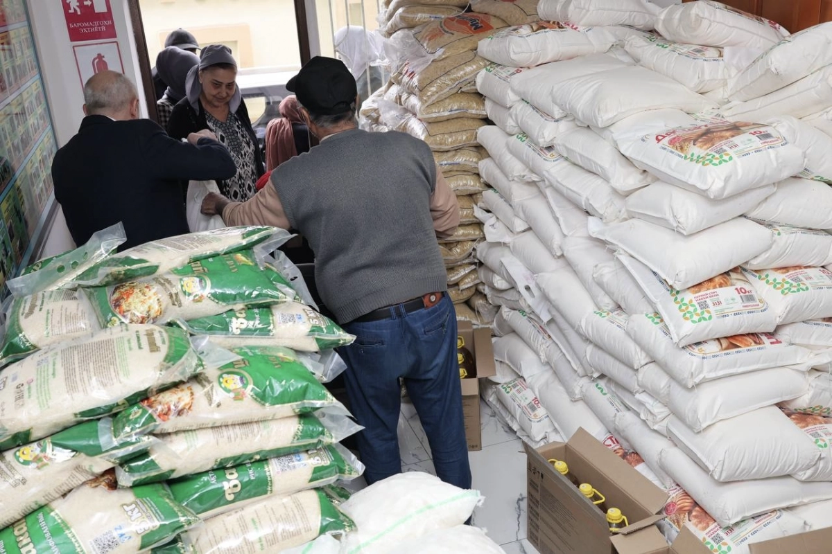 Благотворительная помощь ООО «Авиакомпания Сомон Эйр» нуждающимся семьям